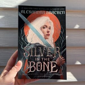 📚 4/25$ 📚 Silver in the Bone Book by Alexandra Bracken